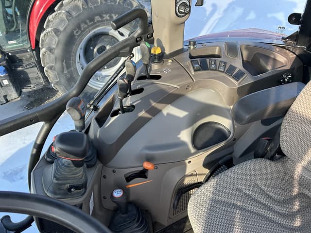 Image of Case IH Farmall 100C equipment image 4