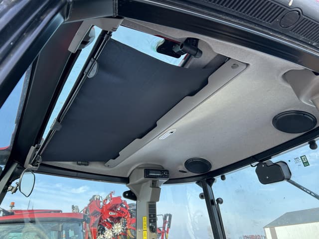 Image of Case IH Farmall 100C equipment image 3