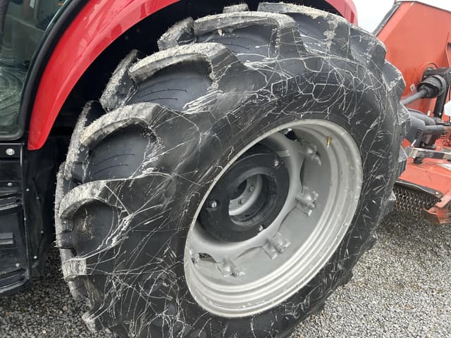 Image of Case IH Farmall 100C equipment image 3