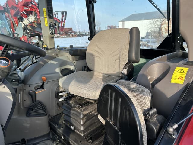 Image of Case IH Farmall 100C equipment image 2