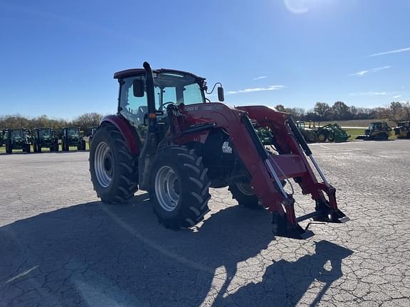 Image of Case IH Farmall 100C equipment image 4