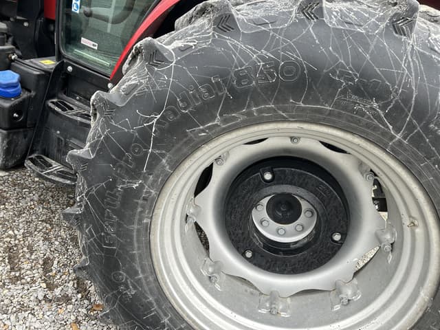 Image of Case IH Farmall 100C equipment image 2