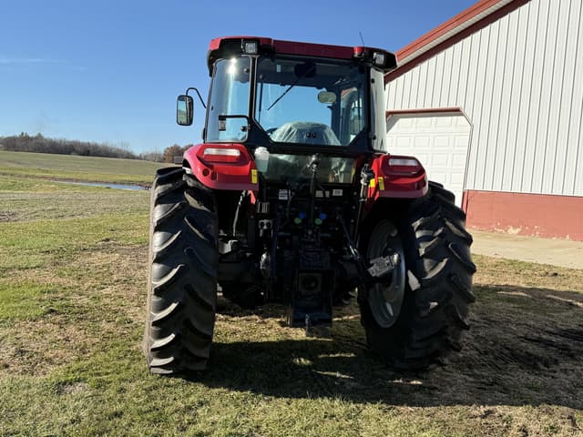 Image of Case IH Farmall 100C equipment image 3