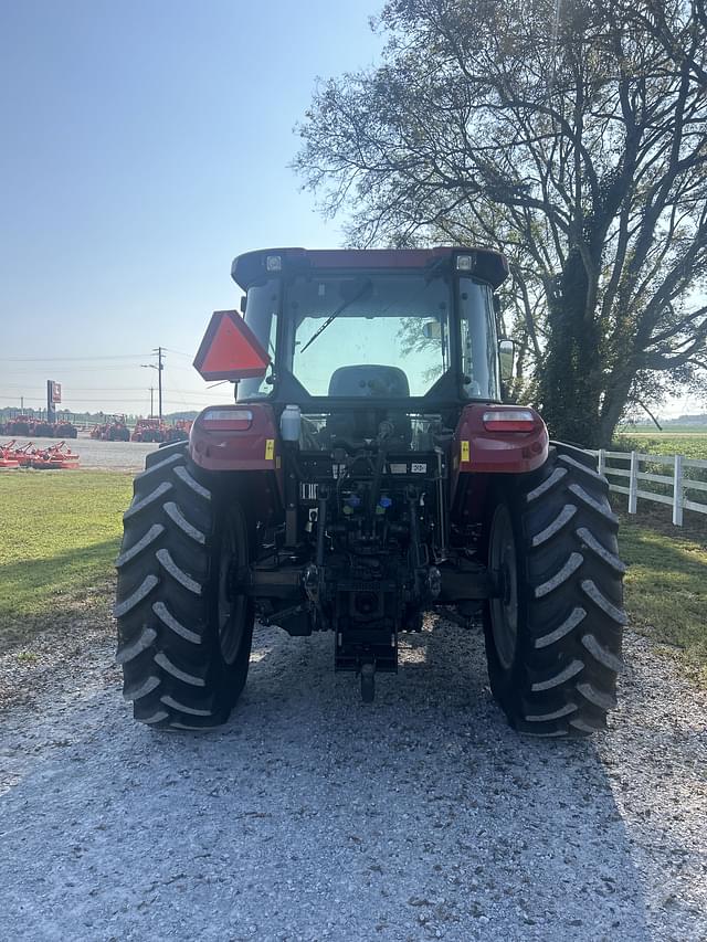 Image of Case IH Farmall 110C equipment image 3