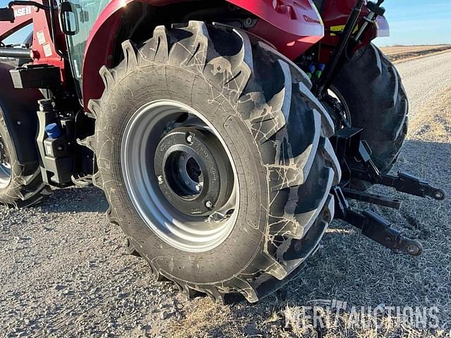 Image of Case IH Farmall 110C equipment image 4