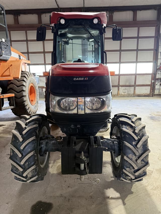 Image of Case IH Farmall 110N equipment image 1