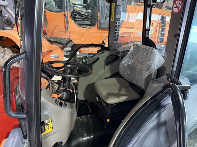 Image of Case IH Farmall 110N equipment image 2