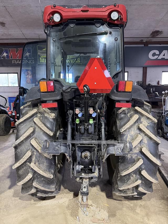 Image of Case IH Farmall 110N equipment image 2