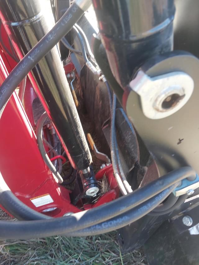 Image of Case IH Farmall 115A equipment image 3