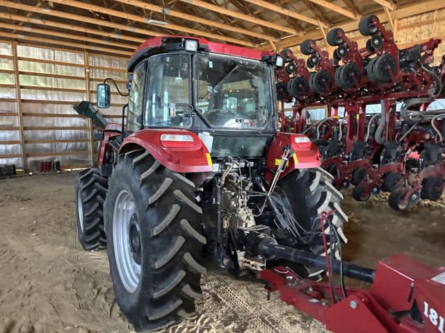 Image of Case IH Farmall 120C equipment image 3
