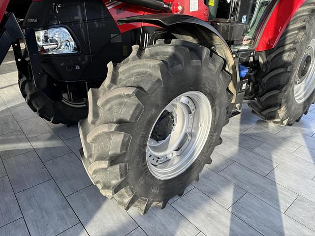 Image of Case IH Farmall 120C equipment image 4