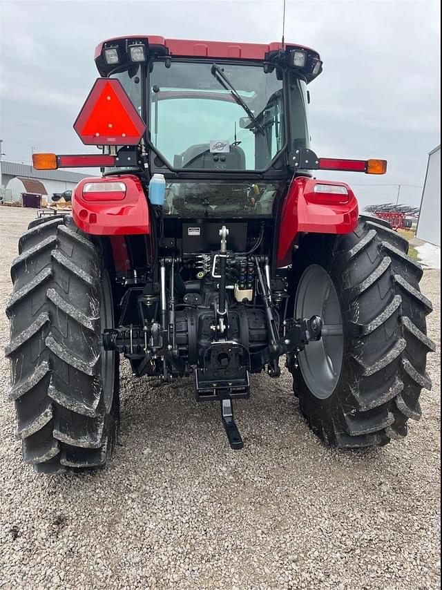 Image of Case IH Farmall 140A equipment image 3