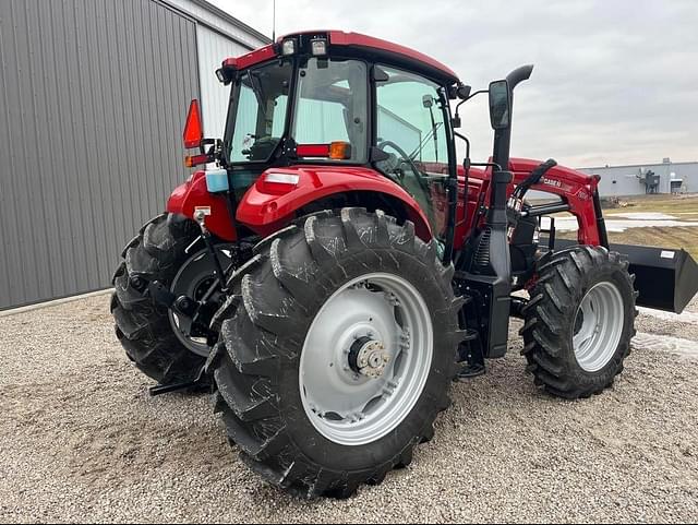 Image of Case IH Farmall 140A equipment image 2