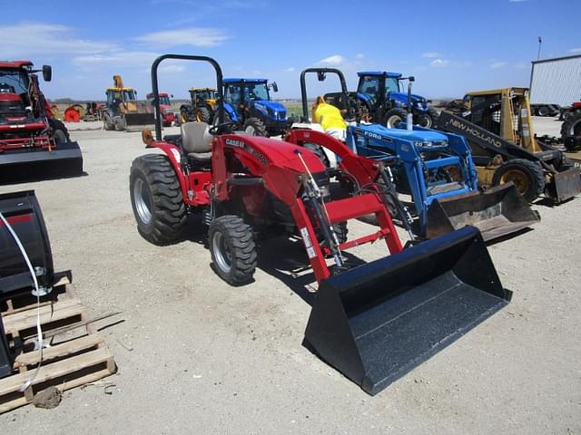 Image of Case IH Farmall 35A equipment image 1