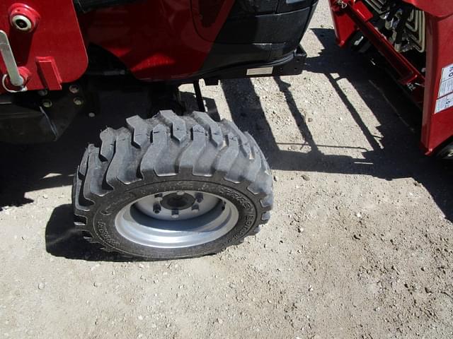 Image of Case IH Farmall 35A equipment image 2