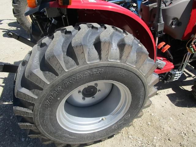 Image of Case IH Farmall 35A equipment image 3