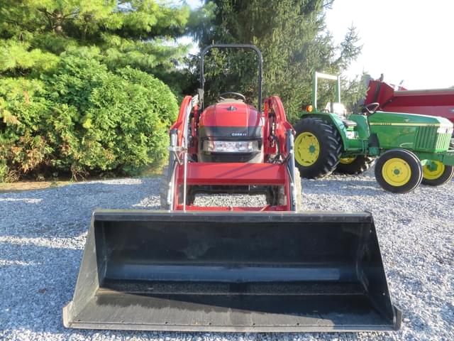 Image of Case IH Farmall 35A equipment image 2