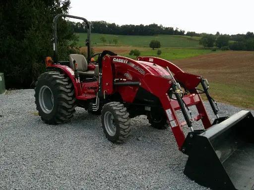 Image of Case IH Farmall 35A equipment image 4