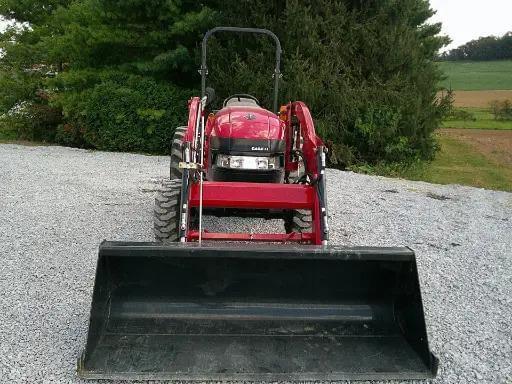 Image of Case IH Farmall 35A equipment image 3
