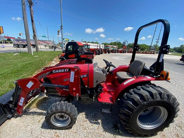 Image of Case IH Farmall 35A equipment image 4