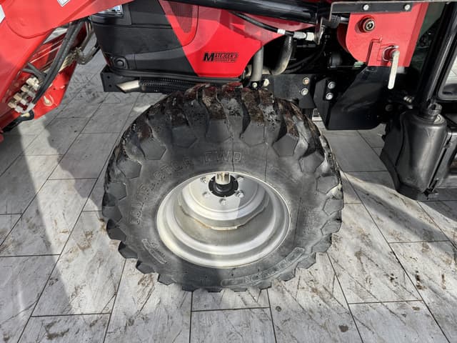 Image of Case IH Farmall 55C equipment image 4