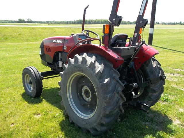 Image of Case IH Farmall 70A equipment image 4