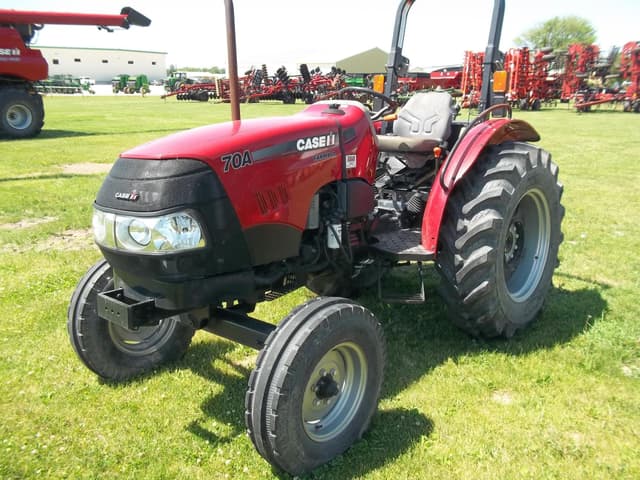 Image of Case IH Farmall 70A equipment image 2
