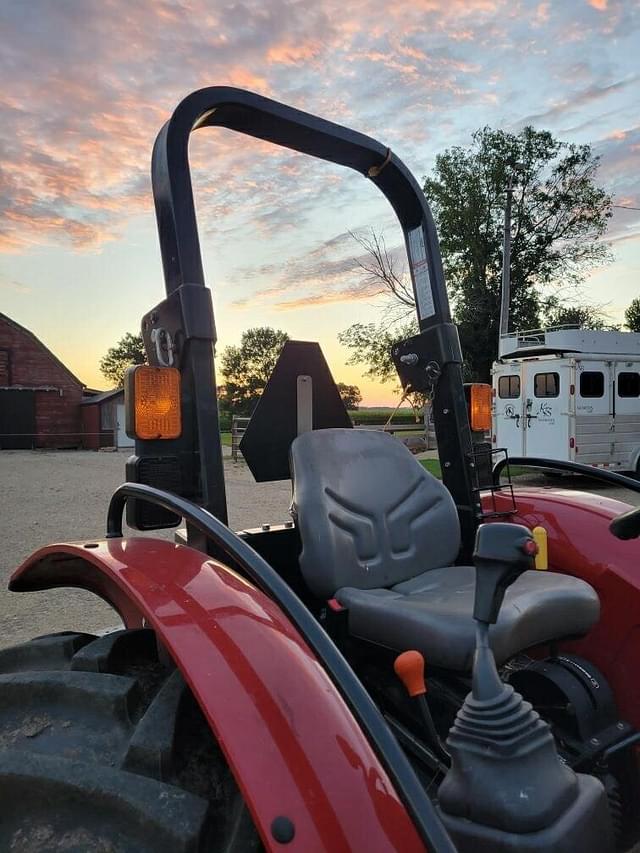 Image of Case IH Farmall 70A equipment image 2