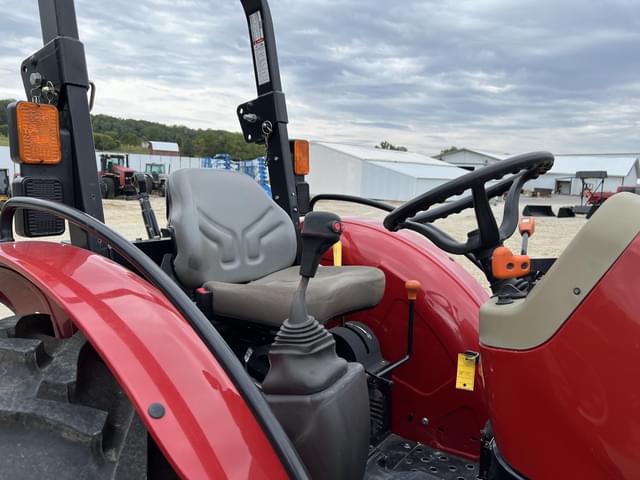 Image of Case IH Farmall 70A equipment image 1