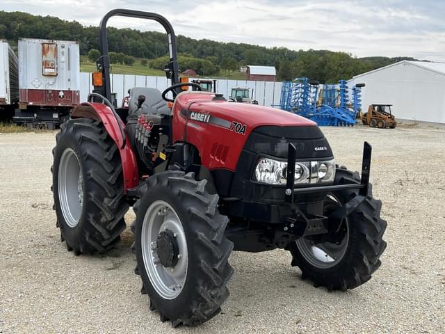 Image of Case IH Farmall 70A equipment image 4