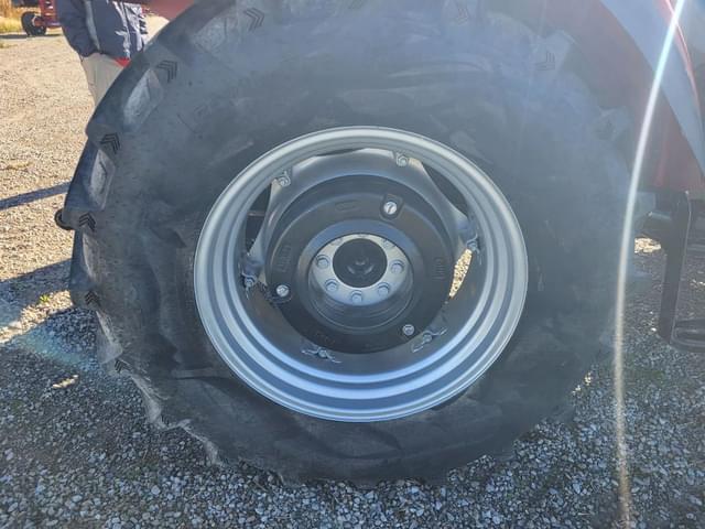 Image of Case IH Farmall 75C equipment image 4