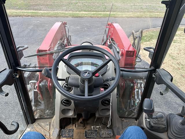 Image of Case IH Farmall 75C equipment image 3