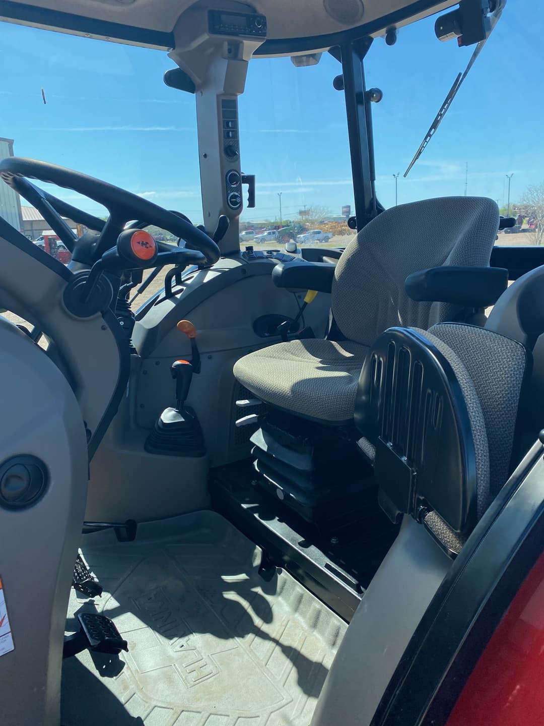 Image of Case IH Farmall 130A Image 1