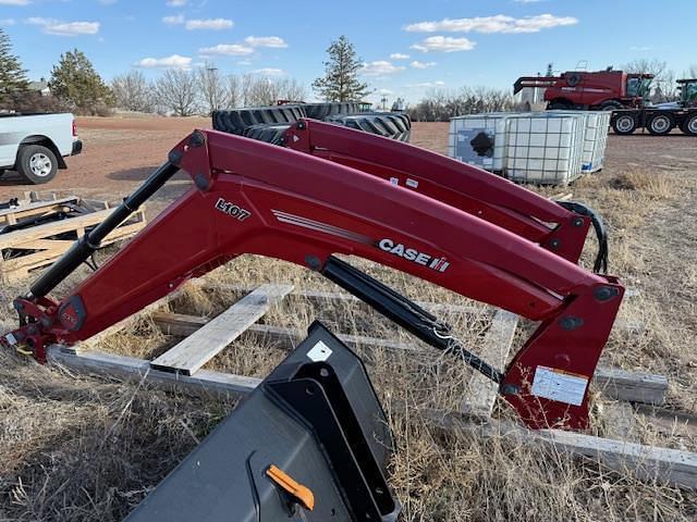 Image of Case IH L107 equipment image 3