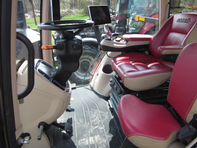 Image of Case IH Magnum 220 equipment image 4