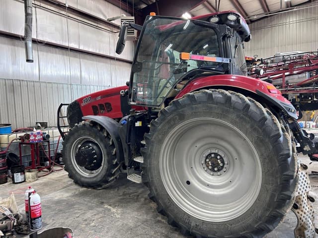 Image of Case IH Magnum 180 equipment image 2