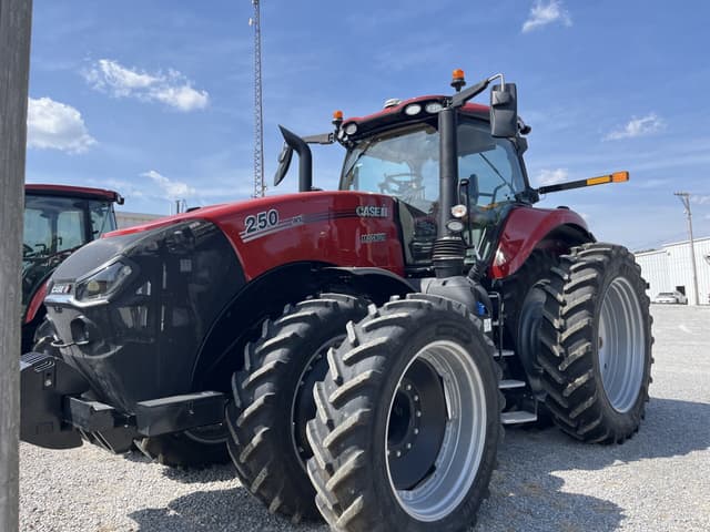Image of Case IH Magnum 250 equipment image 3