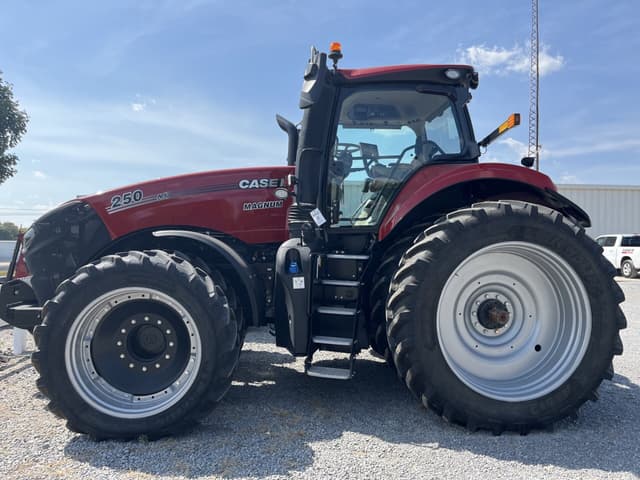 Image of Case IH Magnum 250 equipment image 4