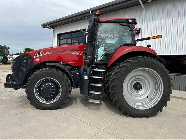 Image of Case IH Magnum 250 equipment image 1