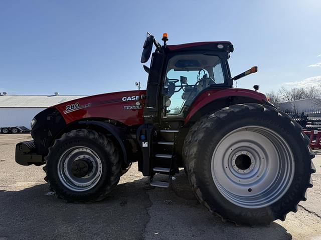 Image of Case IH Magnum 280 equipment image 1