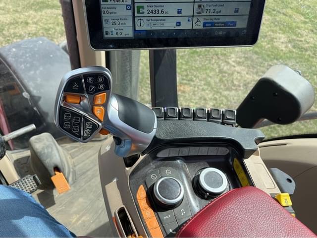 Image of Case IH Magnum 310 equipment image 3