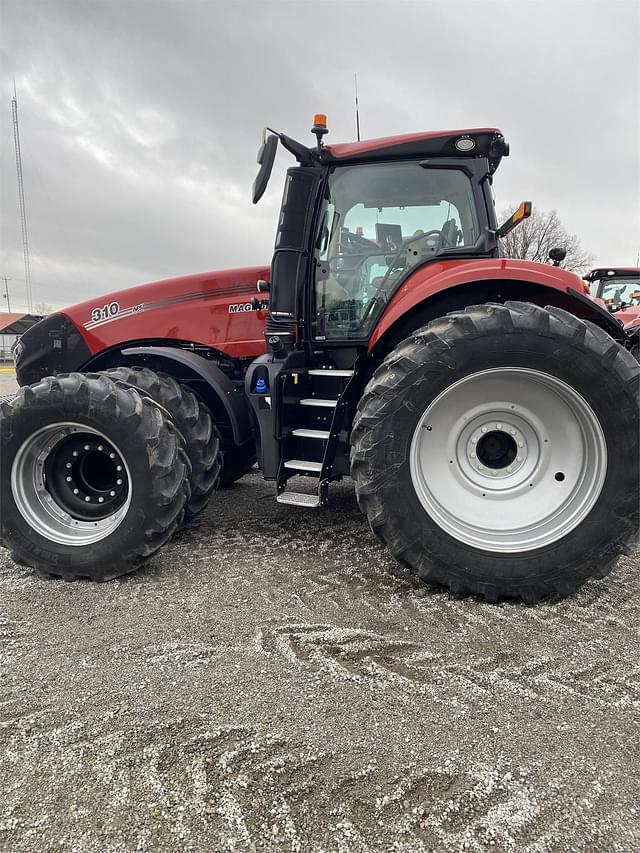 Image of Case IH Magnum 310 equipment image 2