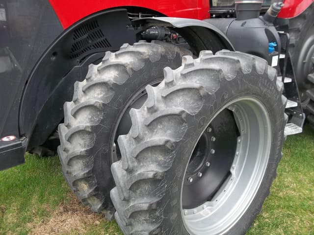 Image of Case IH Magnum 310 equipment image 3