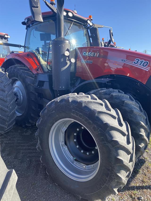 Image of Case IH Magnum 310 equipment image 2