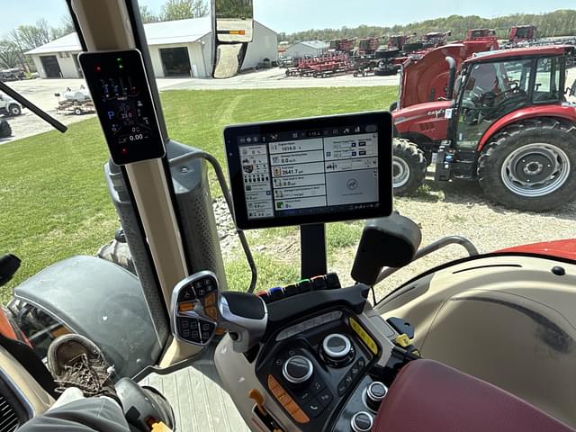 Image of Case IH Magnum 310 equipment image 4