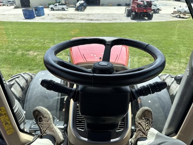 Image of Case IH Magnum 310 equipment image 2