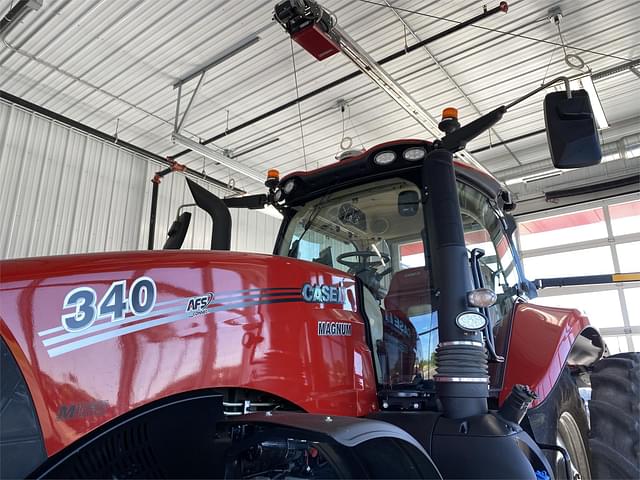 Image of Case IH Magnum 340 equipment image 1