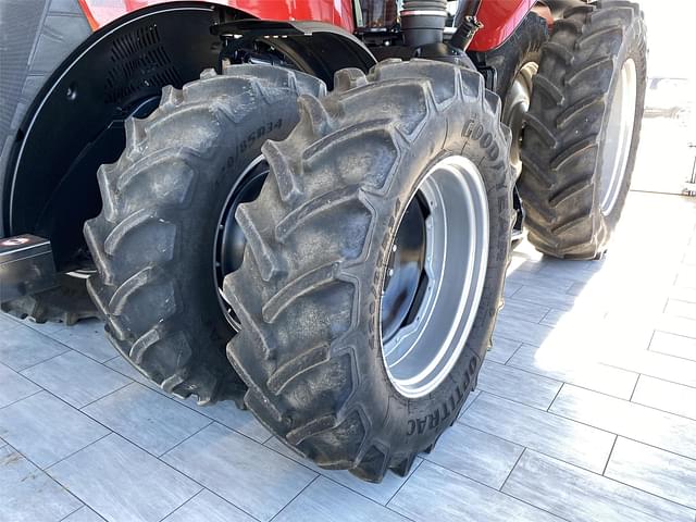 Image of Case IH Magnum 340 equipment image 2