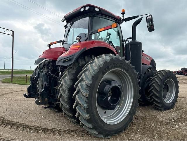 Image of Case IH Magnum 340 equipment image 4