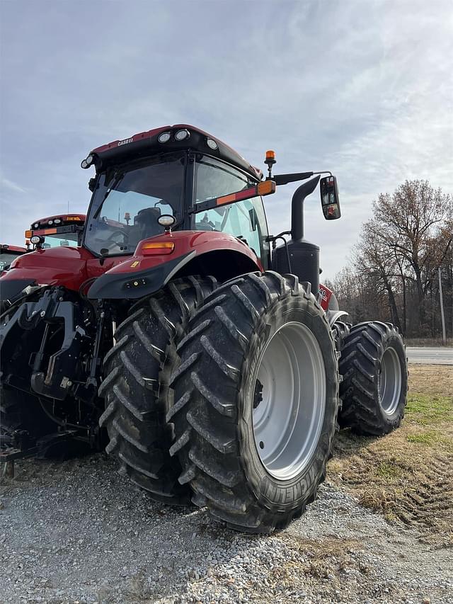 Image of Case IH Magnum 340 equipment image 4